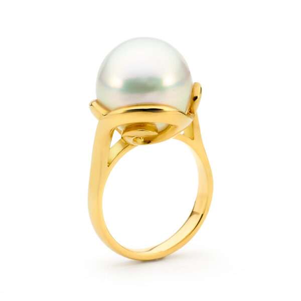 18ct Yellow Gold Pearl Ring